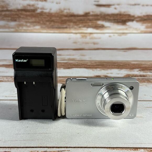 Sony Cyber-shot DSC-WX1 10.2MP Compact Digital Camera Silver 5x Zoom - Picture 1 of 7